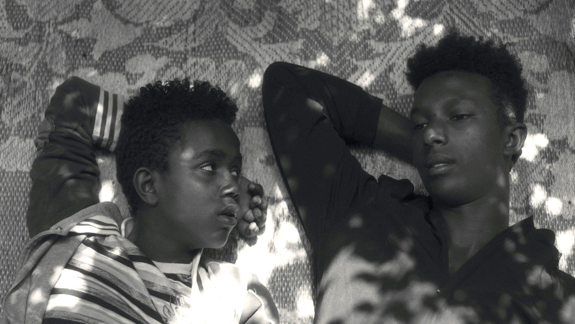 Las imágenes robadas a la realidad son revestidas de un tono impresionista, por momentos casi onírico.