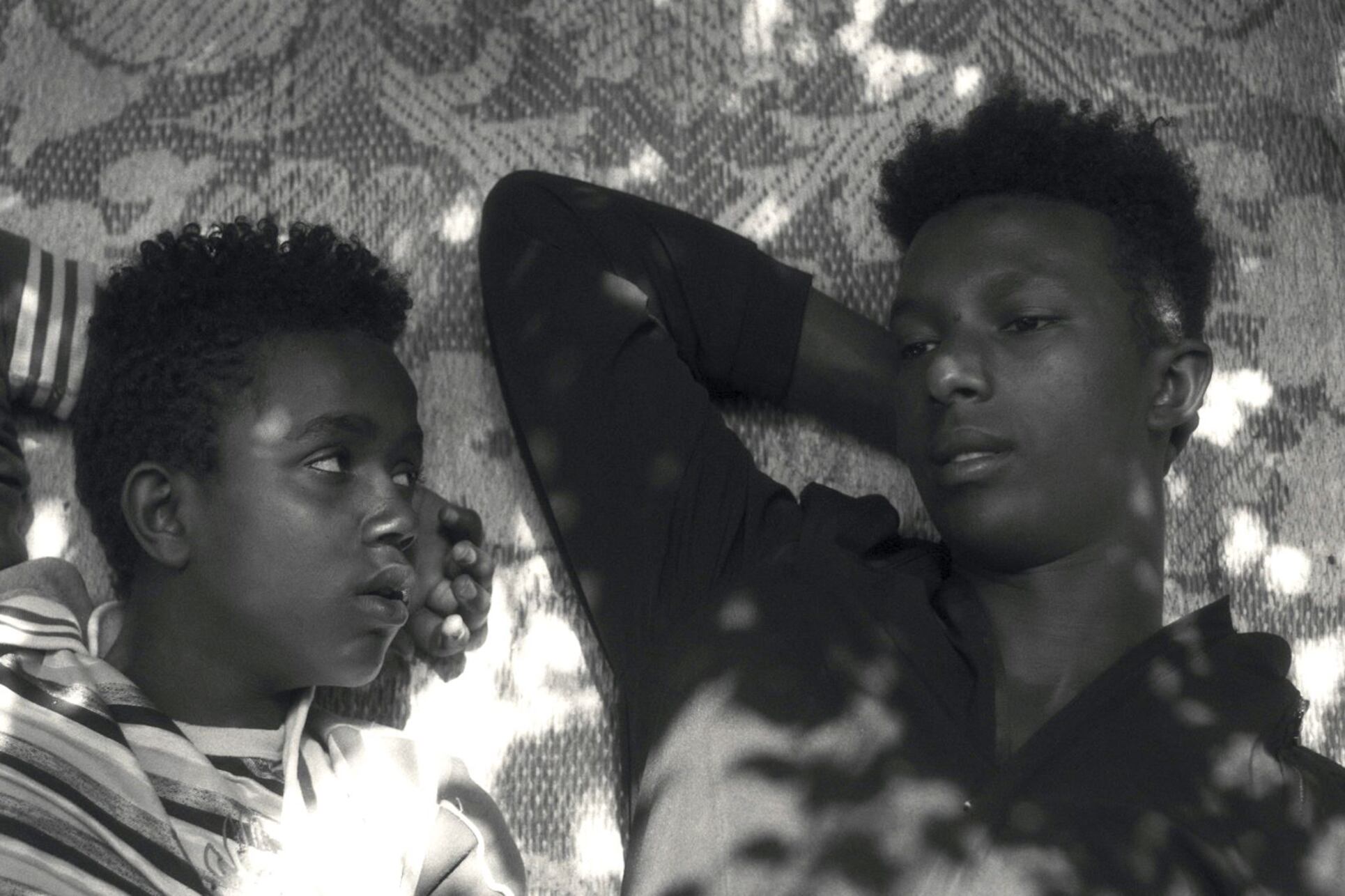 Las imágenes robadas a la realidad son revestidas de un tono impresionista, por momentos casi onírico.