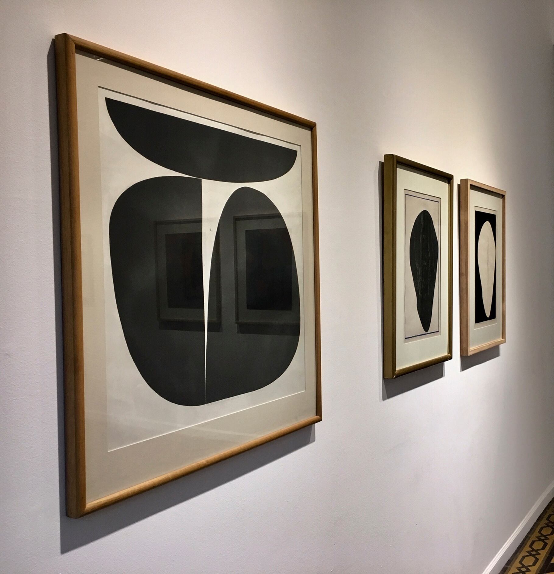 La materialidad de sus materiales, valga la redundancia.