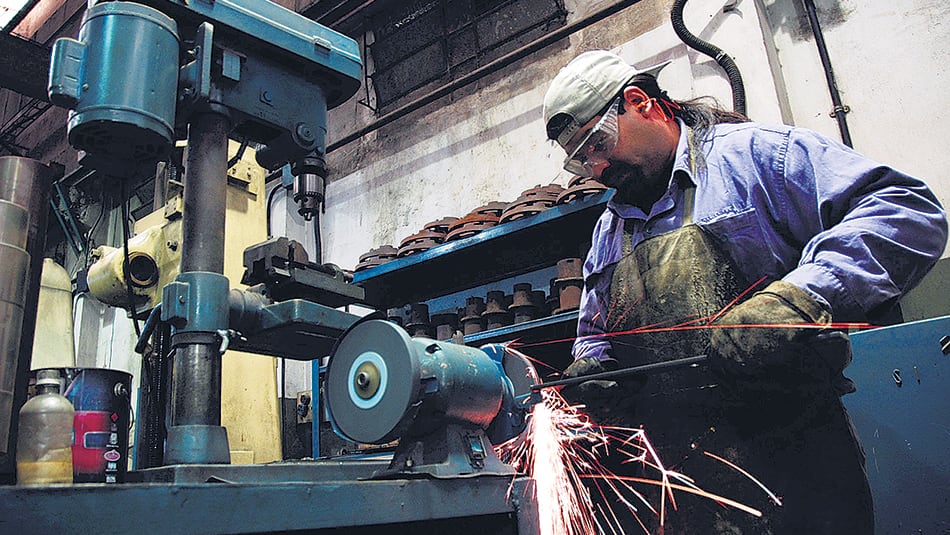 “Hay empresas que están despidiendo personal por factores tales como el aumento de la electricidad”, advirtieron.