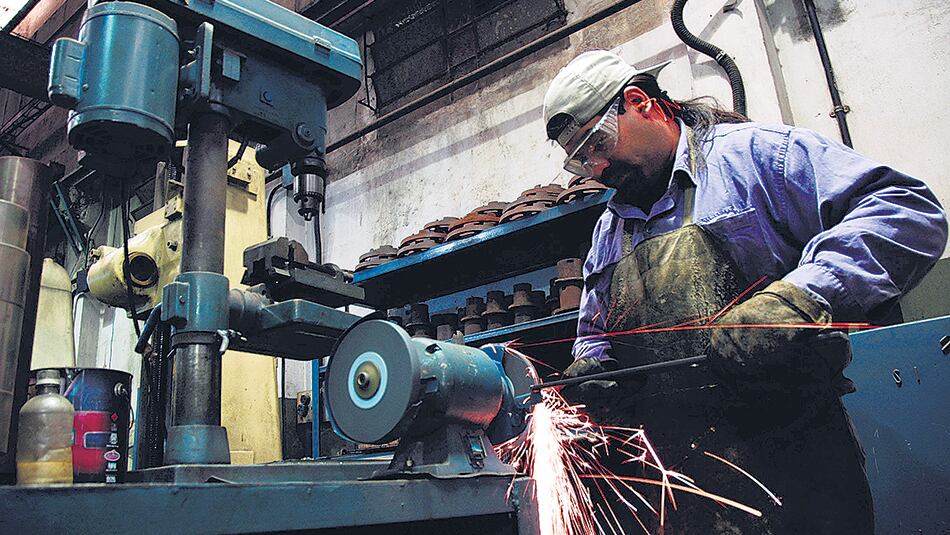 “Hay empresas que están despidiendo personal por factores tales como el aumento de la electricidad”, advirtieron.