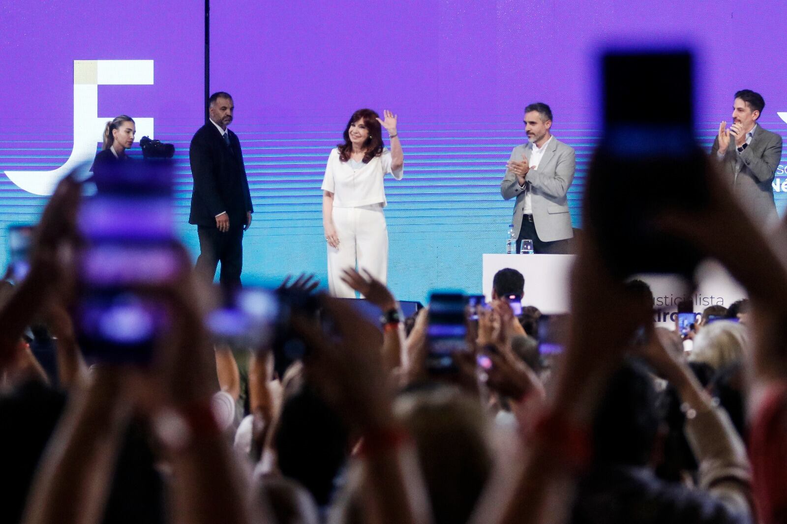 El pedido por "Cristina presidenta" mantiene activa a la militancia.