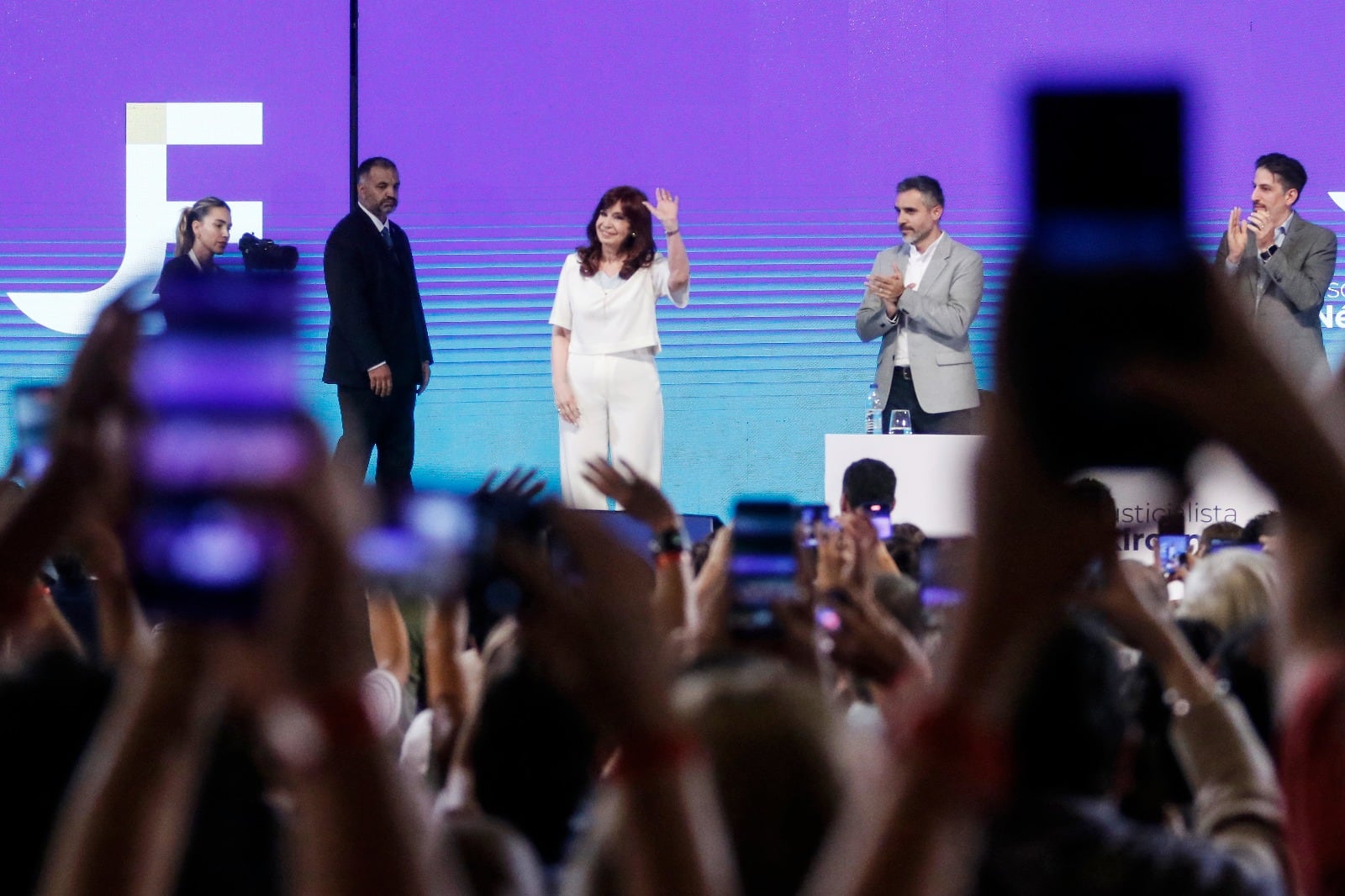 El pedido por "Cristina presidenta" mantiene activa a la militancia.