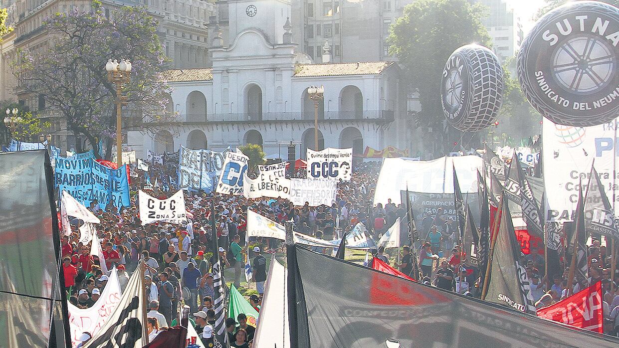 Los manifestantes se movilizaron a la Plaza del Congreso.