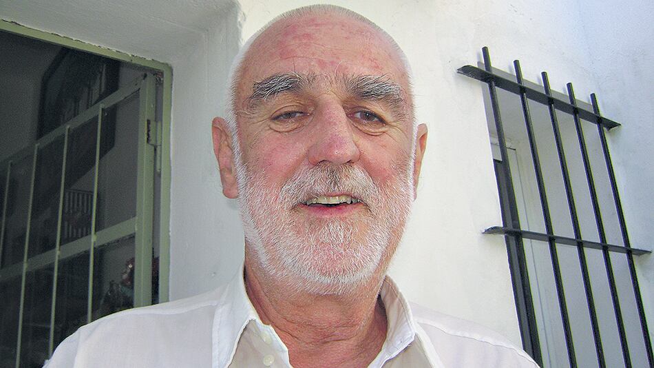 “Ofrezco una colección de documentos que muestran que Rosas atraía y repelía a los ingleses.”