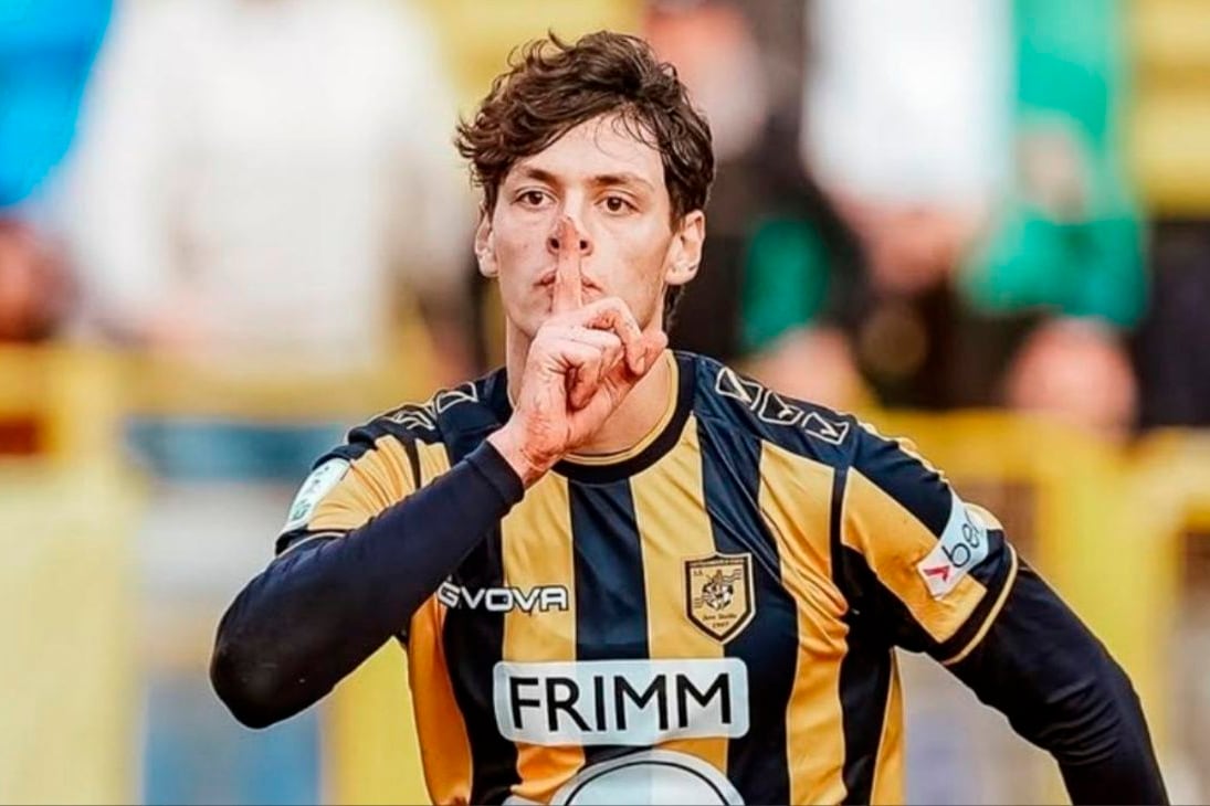 Mussolini Jr pidió silencio, la platea respondió con el saludo fascista