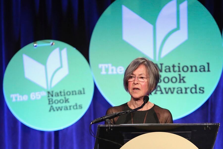 Gluck es autora de varios libros de poesía entre los que se incluye "Averno", "The seven ages" y, "Vita Nova".