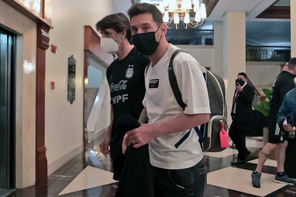 Messi arribó a Caracas tras su debut en París