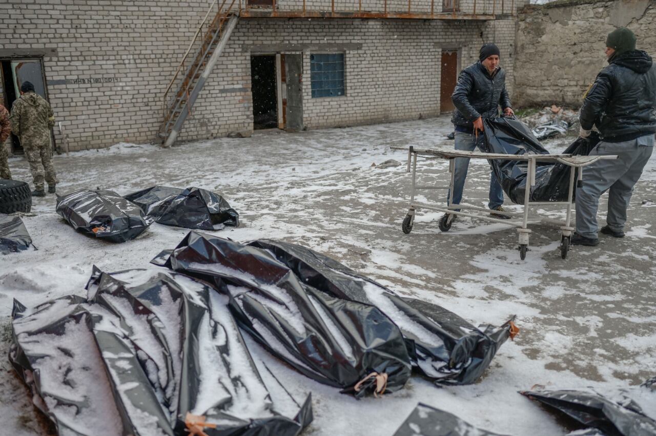 Muertos en la ciudad de Mikolaiv, bombardeada por primera vez el viernes.