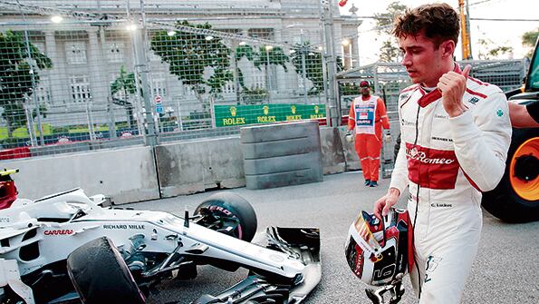 Leclerc, quien reemplazará a Raikkonen en Ferrari, ayer chocó su Sauber.