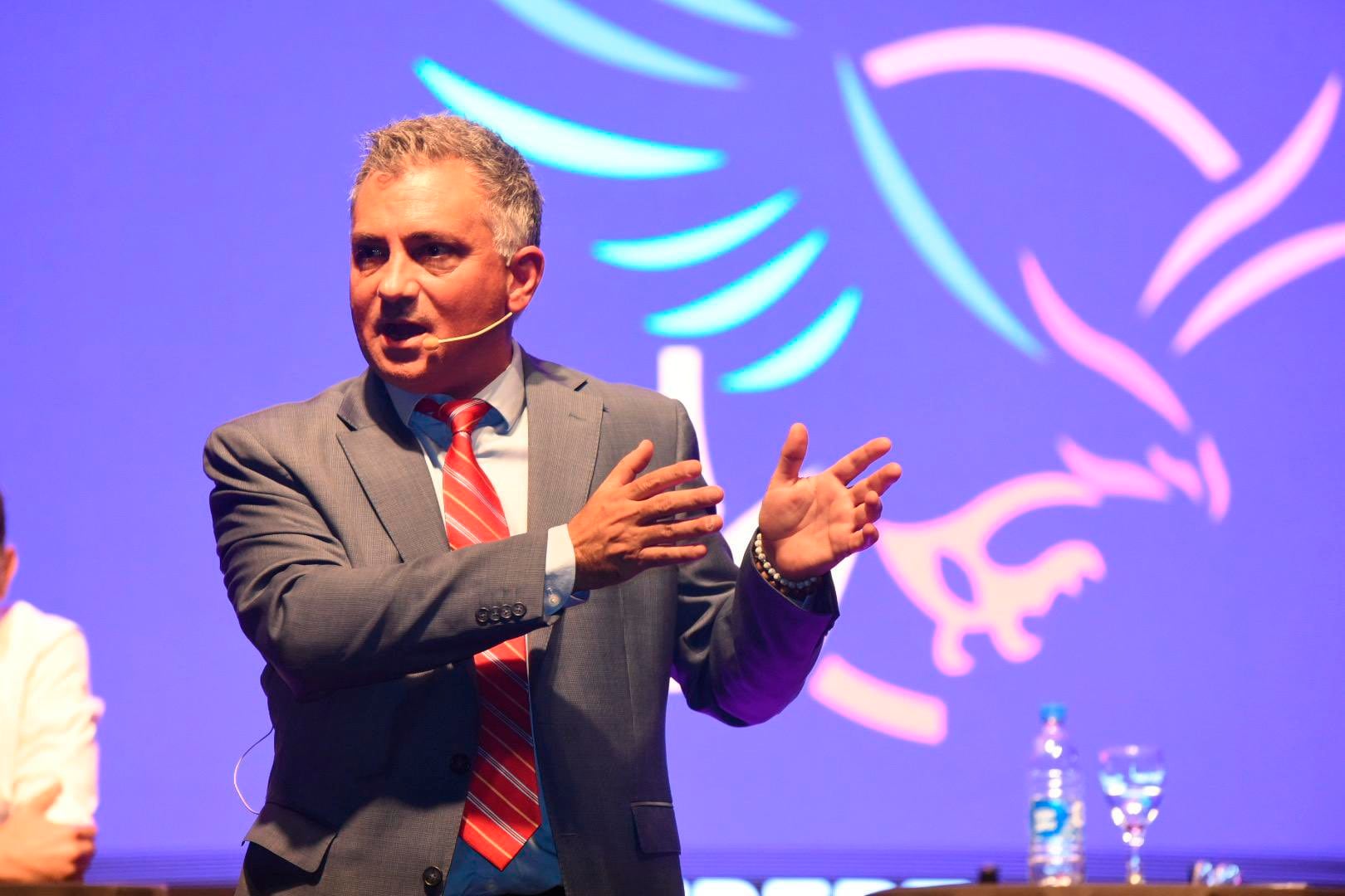 Pareja avisó que no "quiere ganar una elección a cualquier costo"