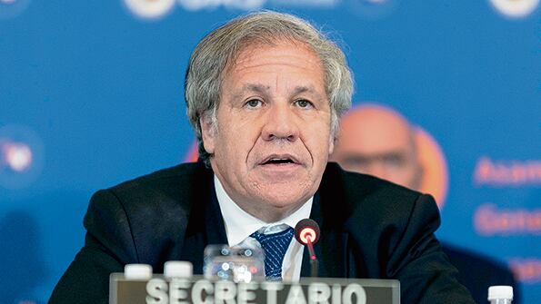 Almagro, candidato a ser reelegido en la OEA, fue echado por el Frente Amplio.