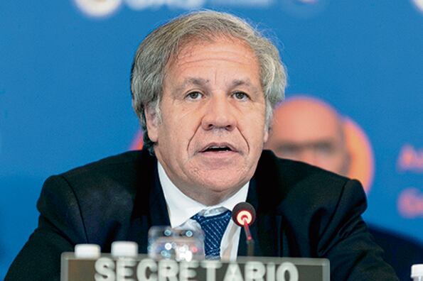 Almagro, candidato a ser reelegido en la OEA, fue echado por el Frente Amplio.