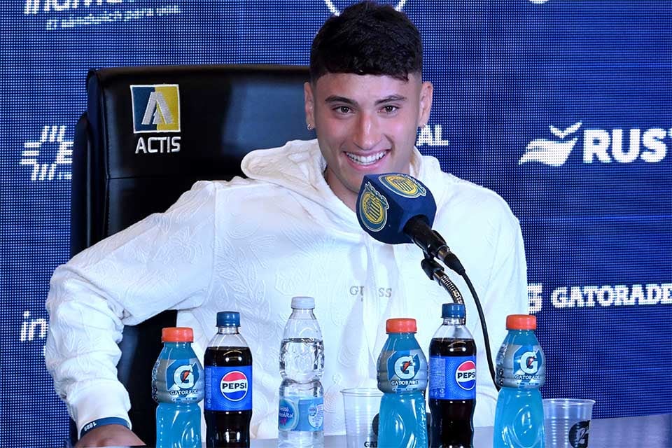 Veliz se mostró feliz y confesó que le resultó difícil adaptarse a Europa. 