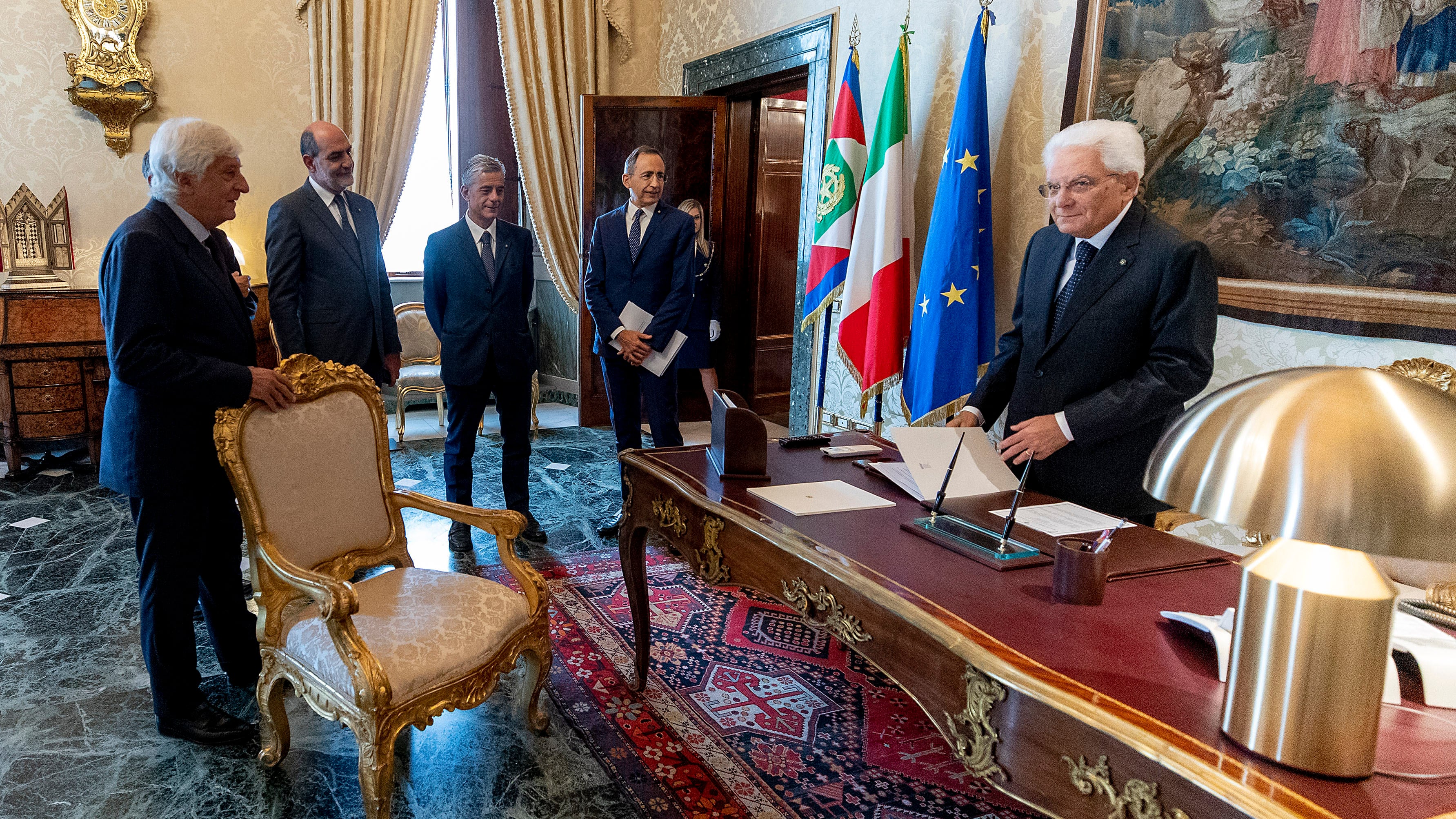 El presidente Mattarella tuvo encuentros con políticos para salir de esta crisis. 