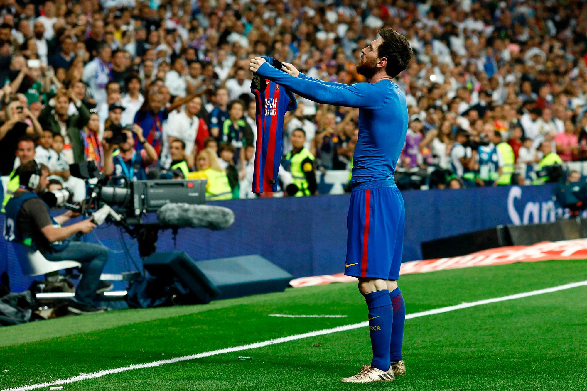 Aquella tarde, Messi hizo dos goles para el triunfo del Barça frente al Real Madrid por 3 a 2. El segundo fue el que marcó el récord profesional.