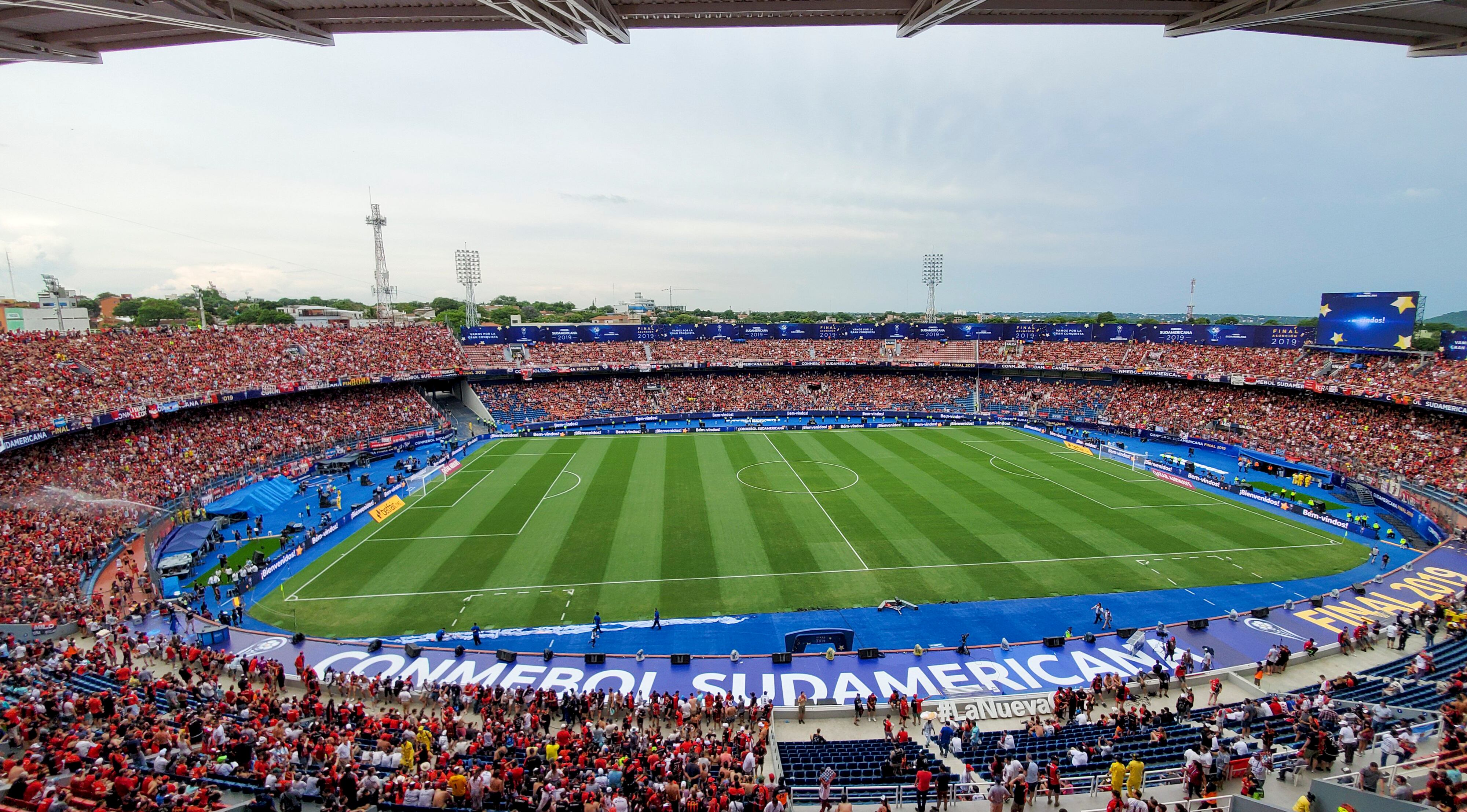 Más de 35.000 hinchas de Colón se acercaron a a Asunción para ver la final.