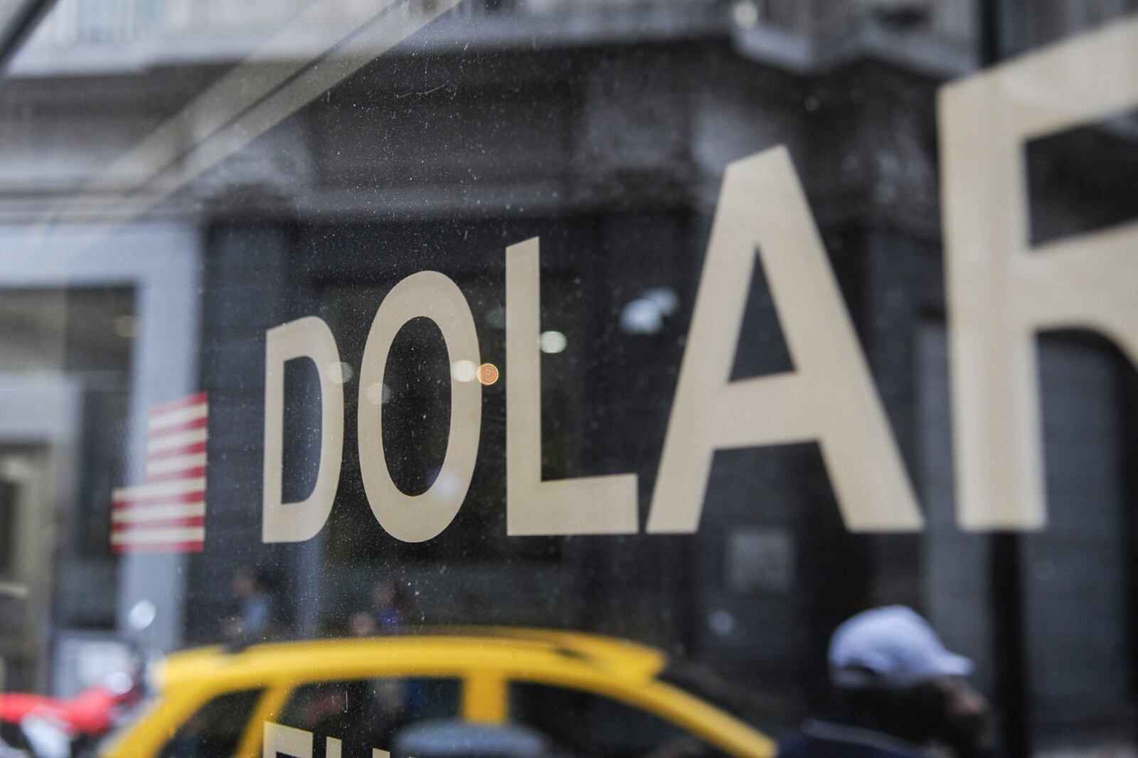 Hay bonos que ya marcan una baja de casi 10 por ciento, y el riesgo país que elabora JP Morgan volvió a incrementarse a casi 2050 puntos.