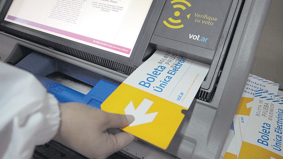 Pese a la opinión de la mayoría de los especialistas, el Gobierno quiere la Boleta Unica Electrónica.