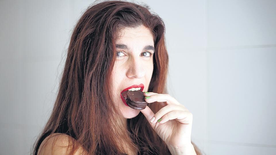 Luciana Peker debatirá su libro “Putita golosa” hoy en una boutique erótica, y mañana habrá festival femiartístico en Al Carajo.