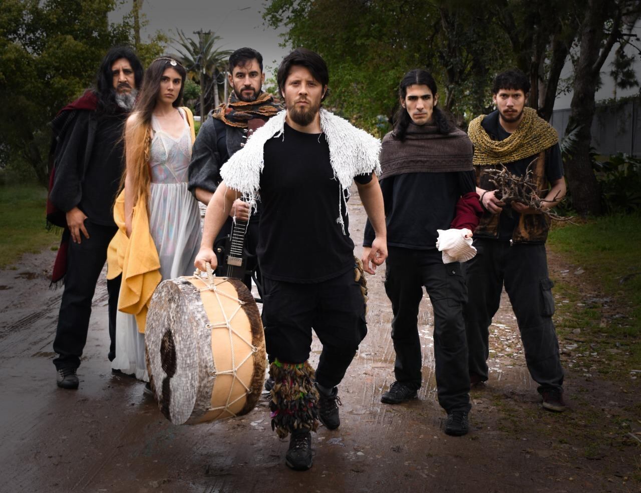 Chimbé está integrada por Andrés Fortunato, Lautaro Toscano, Belén Ricardes, Ezequiel Del Peral, Oscar Avila y Yago Loretti. 