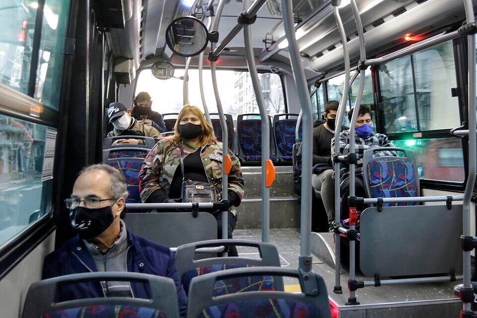 Más caros. Desde el 1ero de agosto, viajar en transporte público costará un 40% más. 