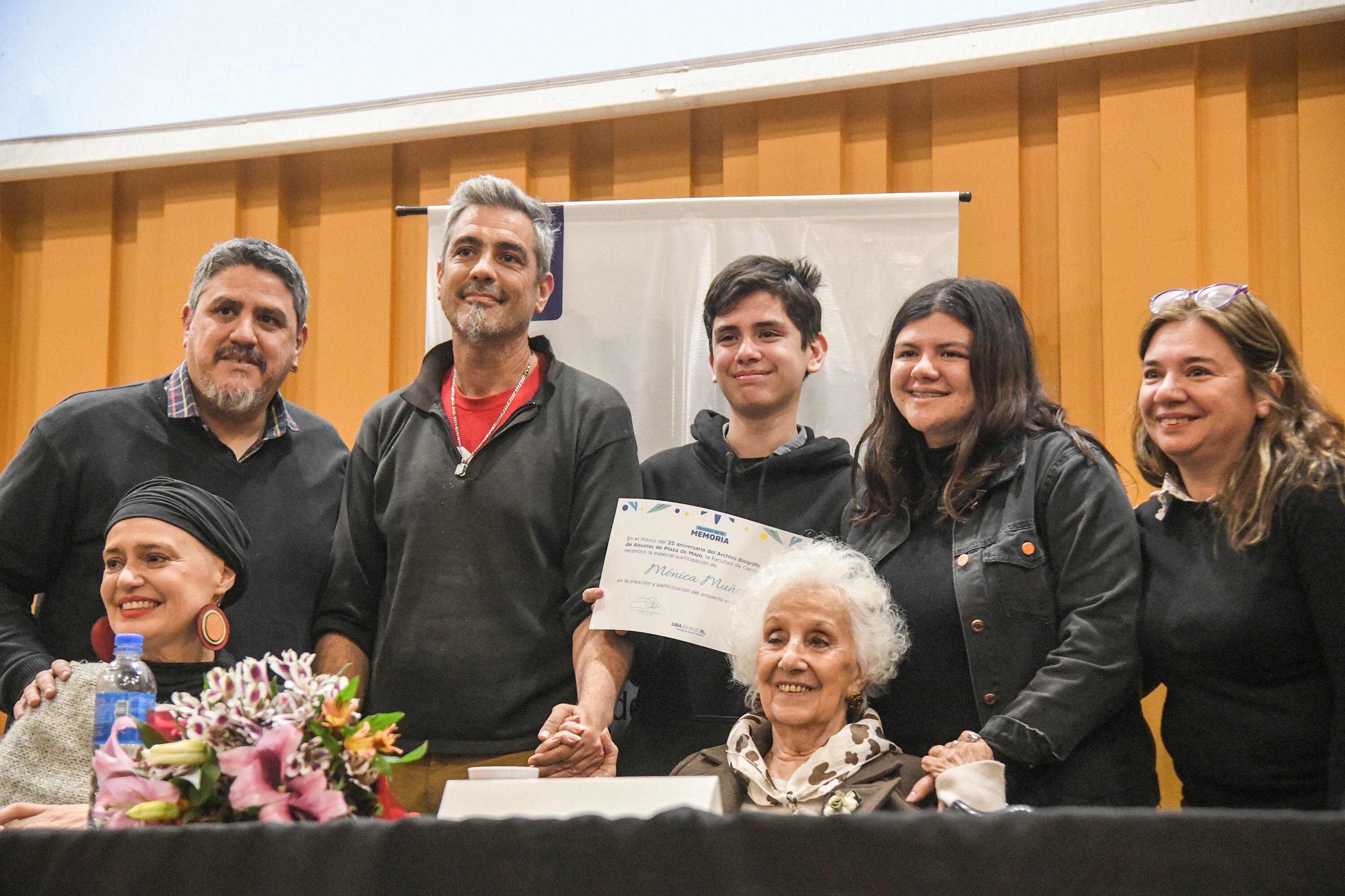 En el auditorio de Sociales estuvieron Estela de Carlotto y la decana Ana Arias, entre muchos otros.