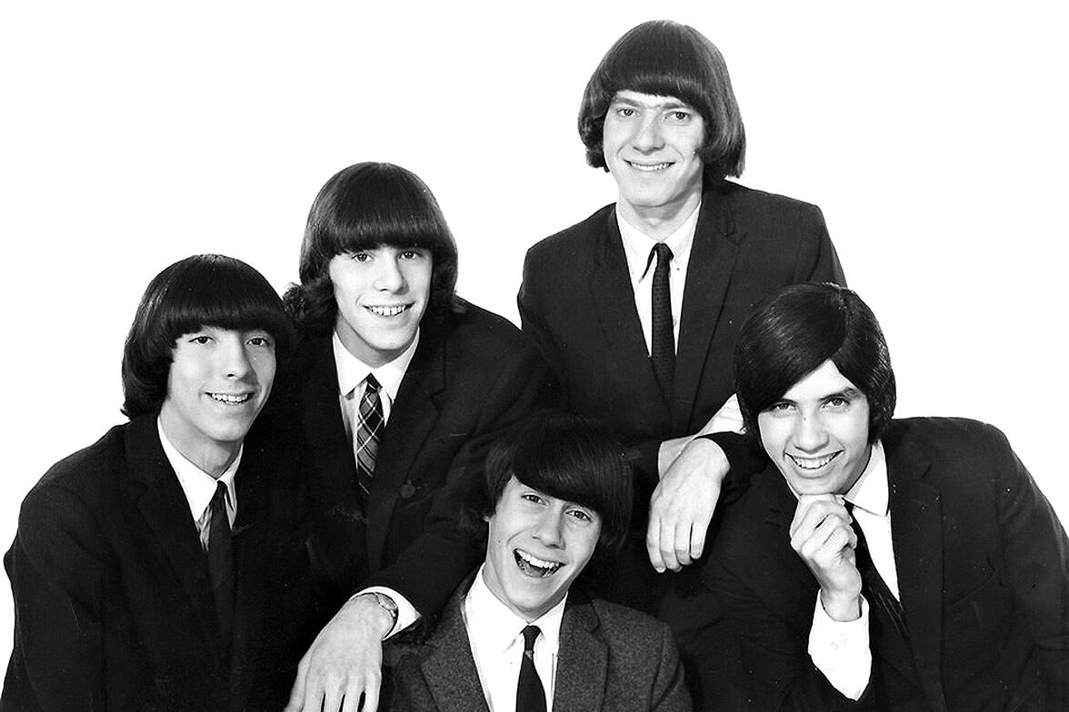 Los Mockers deben su nombre a los mods y los rockers, grupos juveniles rivales en la Inglaterra de los 60.