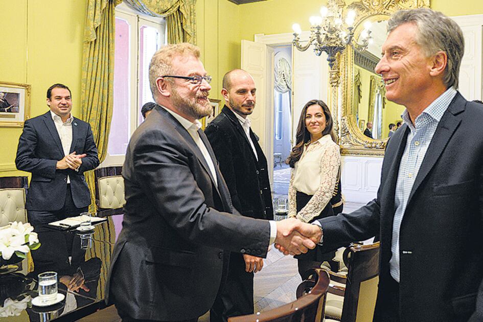 Rabinovich y equipo, ayer, junto a Macri en el Salón de los Científicos Argentinos de Casa Rosada.