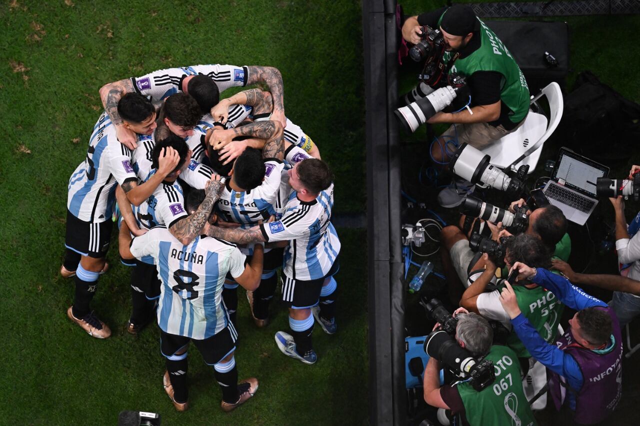 Festejo de la Selección en el gol de Messi.