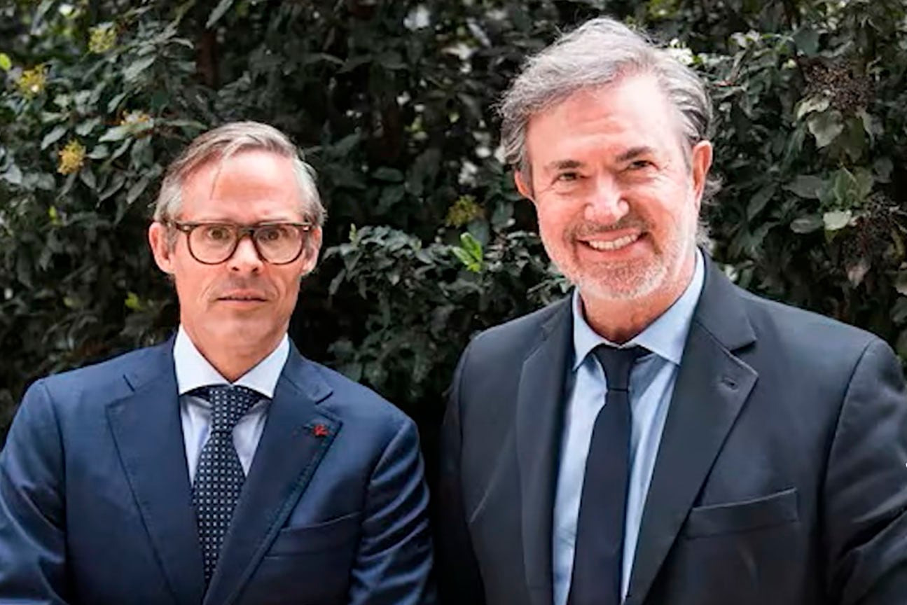 Gillett y Tofoni, juntos. No hubo sintonía en la sonrisa pero sí en los negocios 