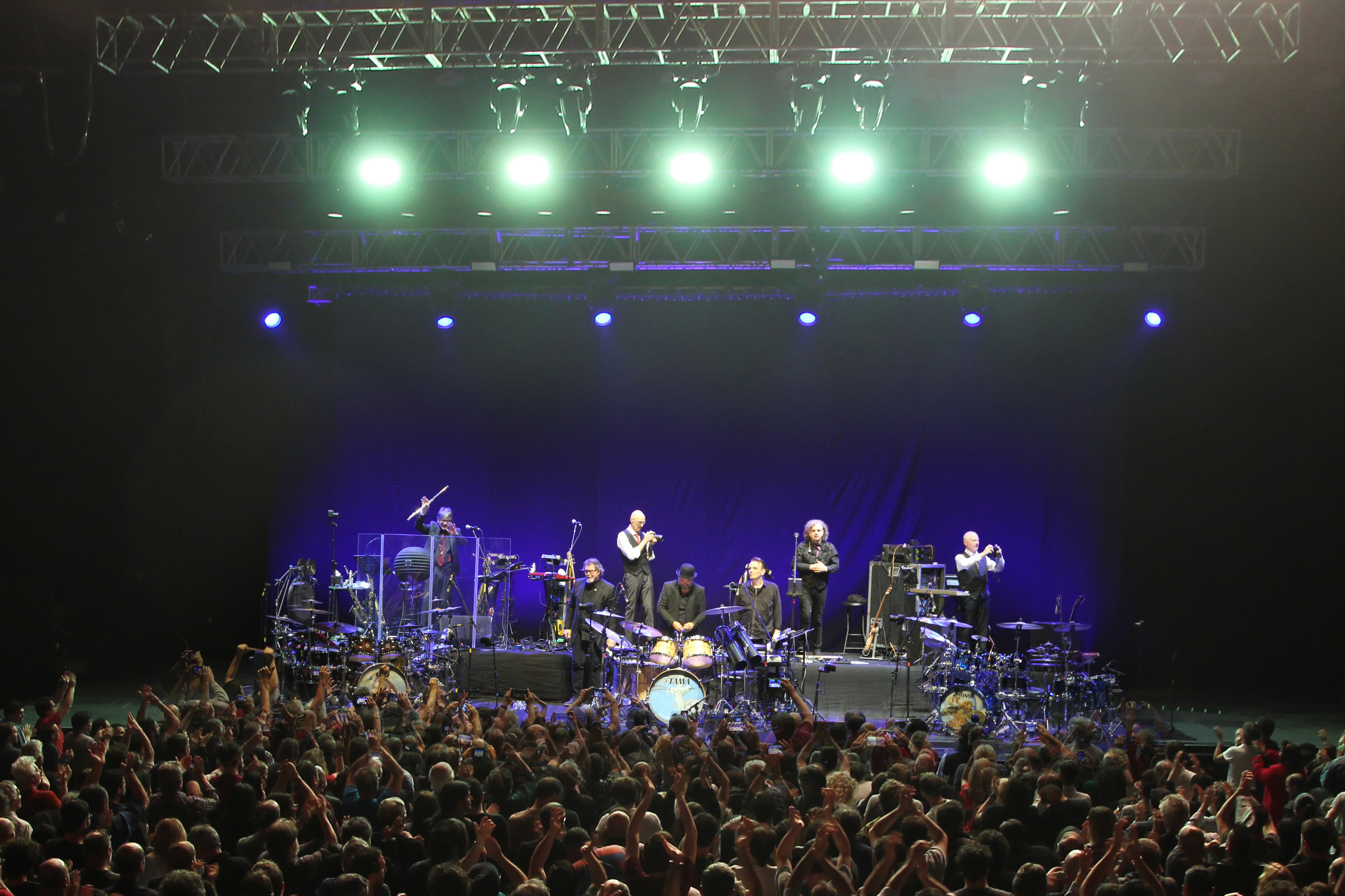 King Crimson con sus tres bateristas al frente, el martes en el Luna Park.