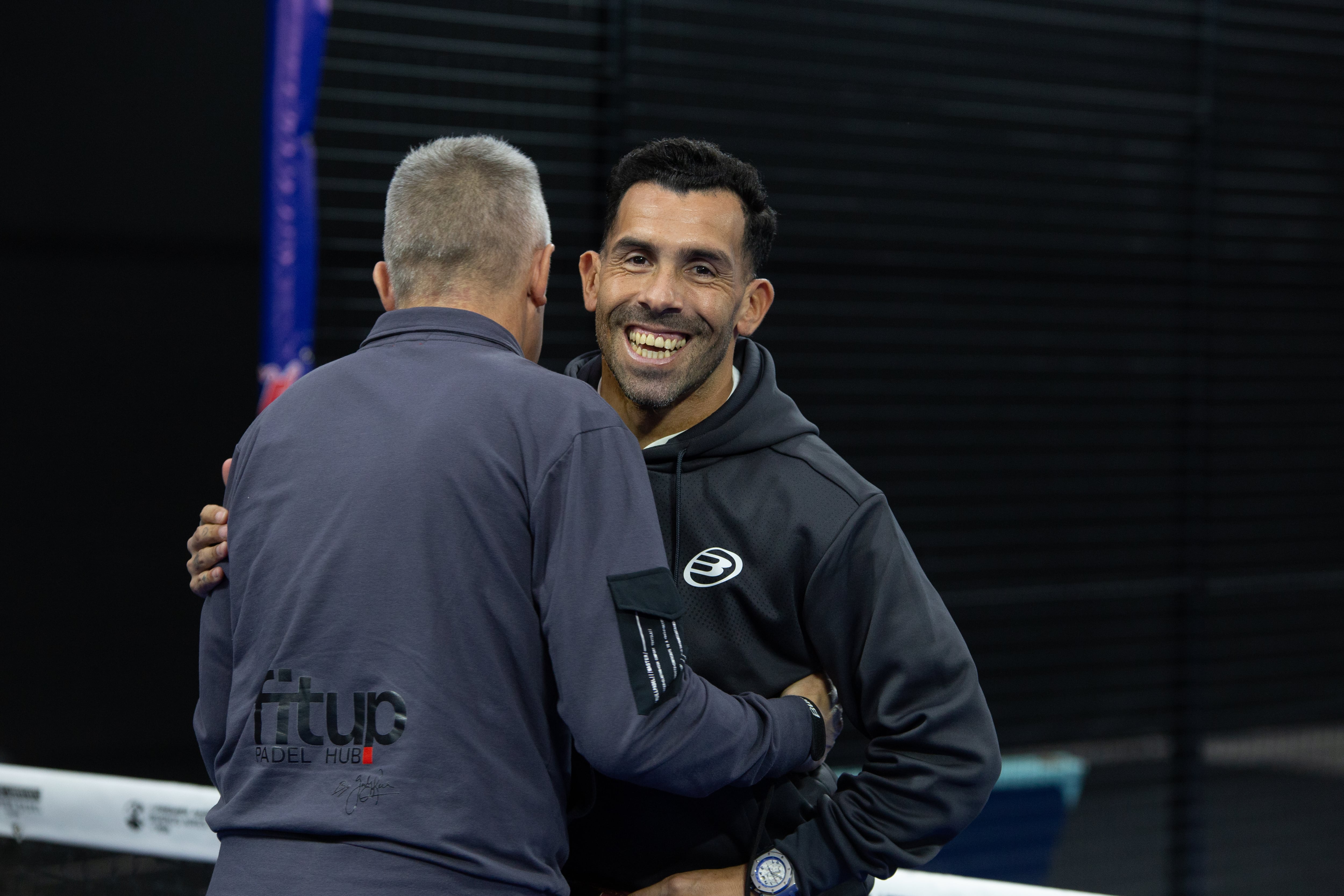 Carlos Tevez, en medio de su nueva pasión: el pádel.