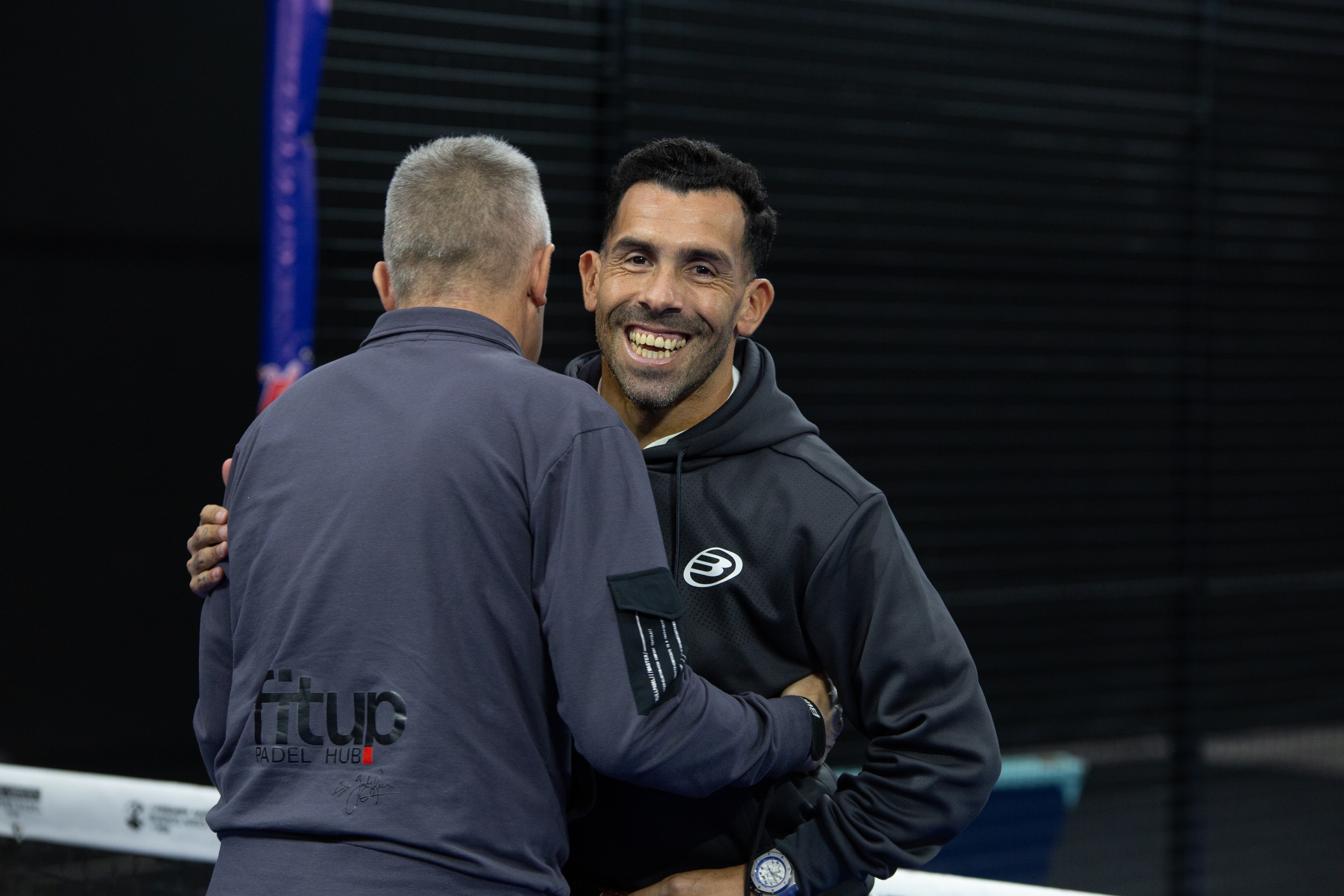 Carlos Tevez, en medio de su nueva pasión: el pádel.