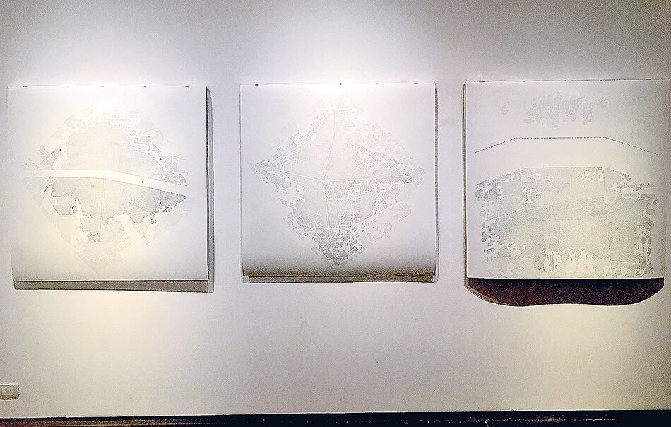 De la serie Una vuelta por el universo, de Miriam Peralta, en el Sívori. Abajo: Detalle.