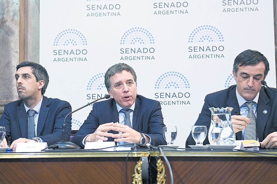 Nicolás Dujovne, ministro de Hacienda, atribuyó los errores de cálculo en las proyecciones de este año a la crisis internacional.