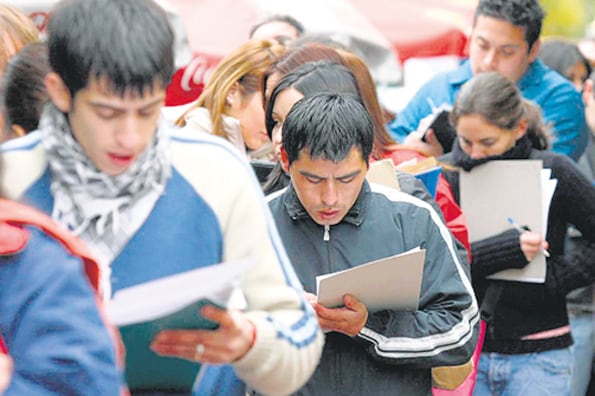 Los jóvenes siguen siendo los más afectados por el nivel de desempleo y de precariedad laboral.