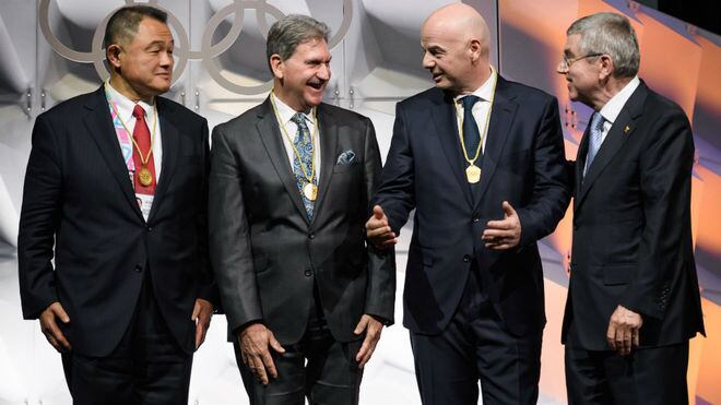 Yamashita, Haggerty e Infantino, los tres nuevos miembros, junto al presidente del COI, Thomas Bach.