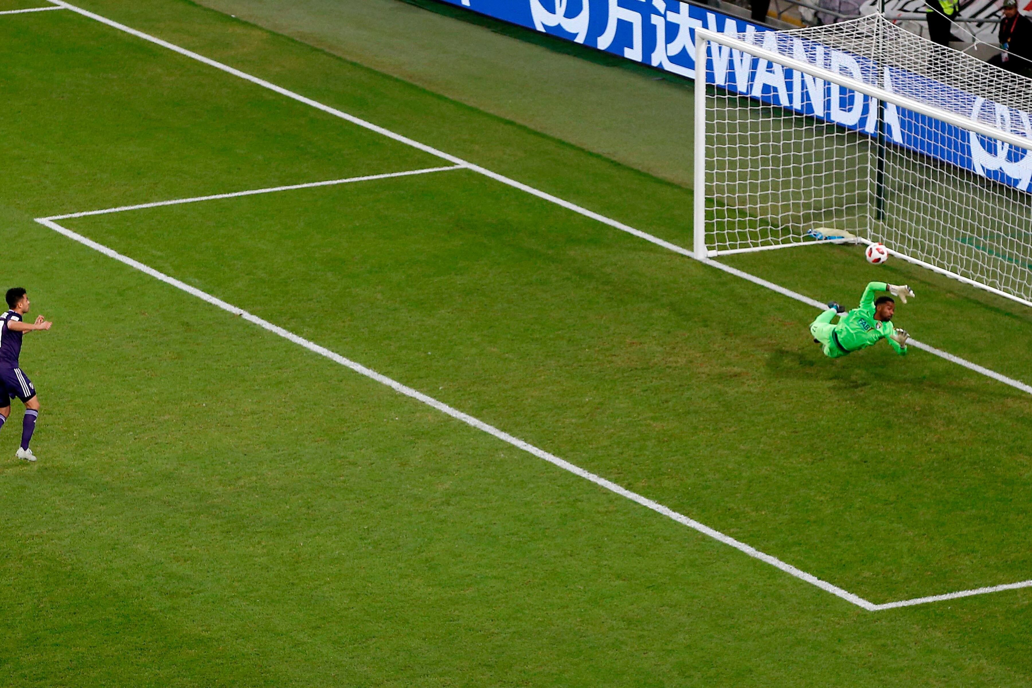 El remate de Martínez ya se estrelló en el travesaño. Aquí pudo haber ganado River.