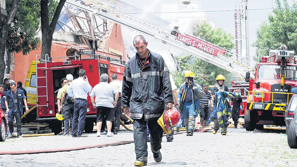 Las víctimas fueron nueve bomberos y un operario de Defensa Civil.