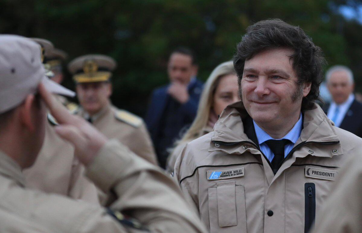 Javier Milei fue a recibir al Cutter James, un buque de la Guardia Costera de los Estados Unidos.