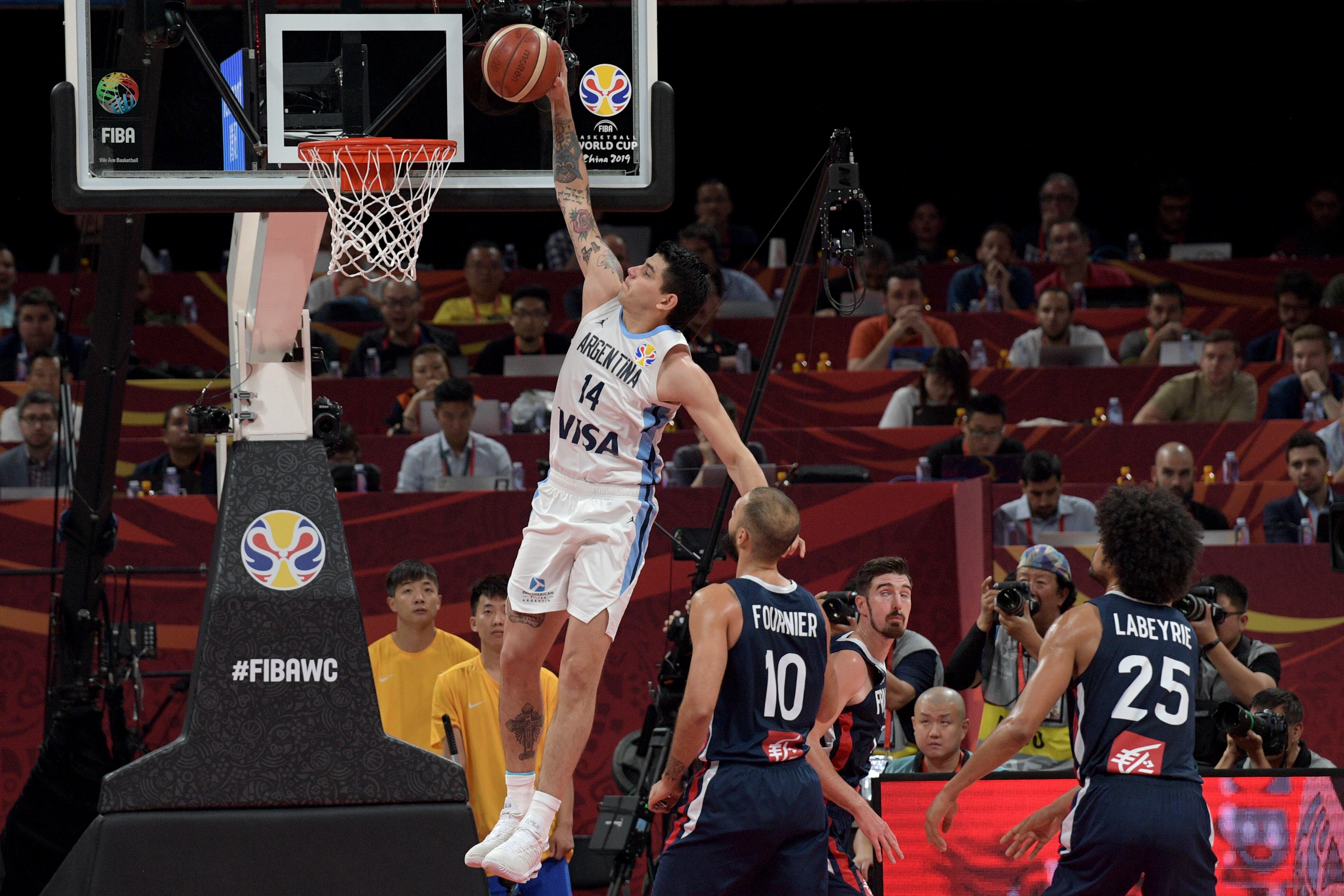 Gabriel Deck y una volcada memorable.