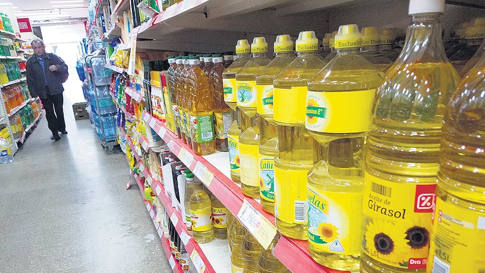 Los productos en góndola sufrirán un fuerte reajuste en estos días. Con el dólar estable no alcanza.