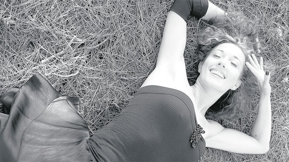 Celsa Mel Gowland publicará como singles su disco Planeta enano.