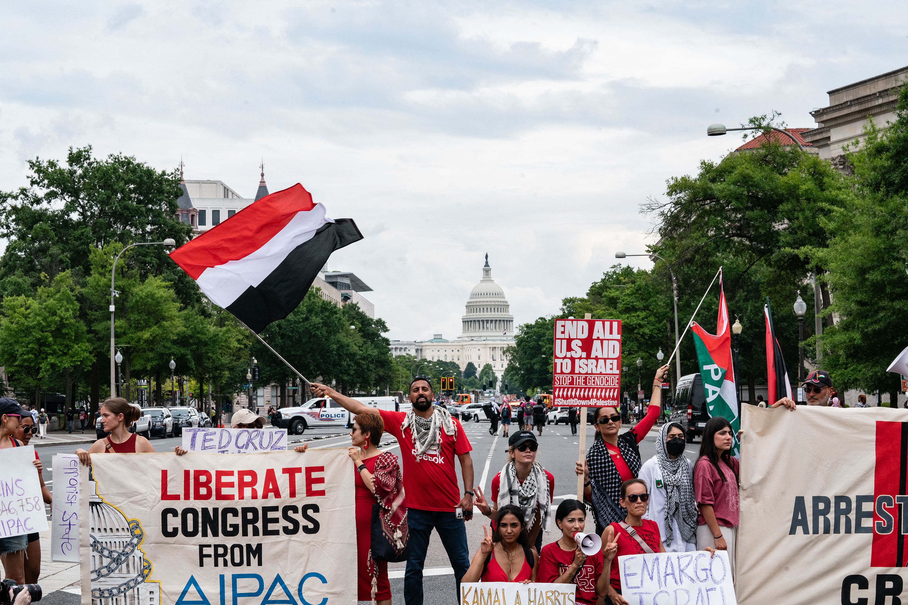 Manifestantes propalestina protestan frente al Capitolio.