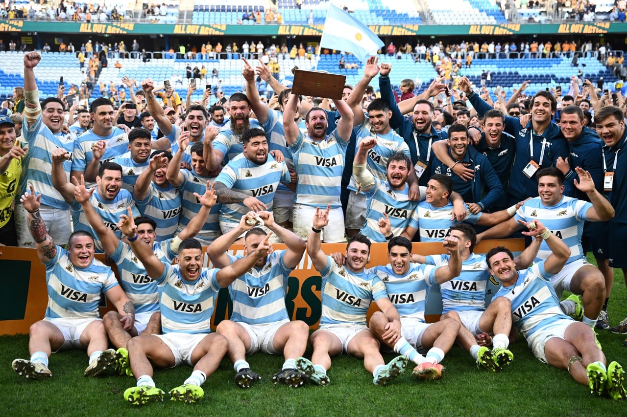 Los argentinos celebran tras la victoria. 