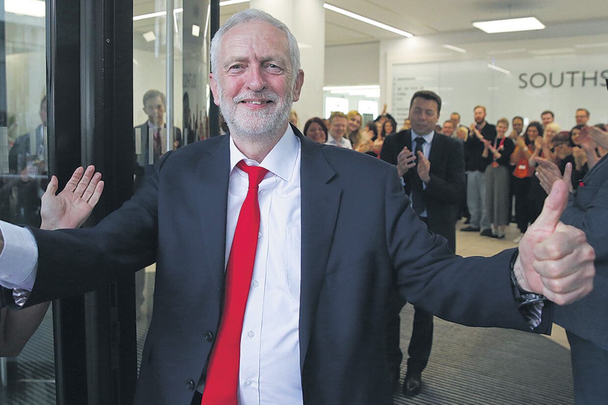 Las casas de apuestas han comenzado a considerar a Corbyn favorito de una nueva elección.