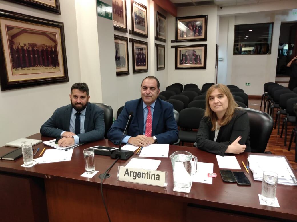 Andrea Pochak, subsecretaria de Enlace Internacional en Derechos Humanos, junto a Javier Salgado y Gonzalo Bueno, del área contenciosa en Derechos Humanos de la Cancillería