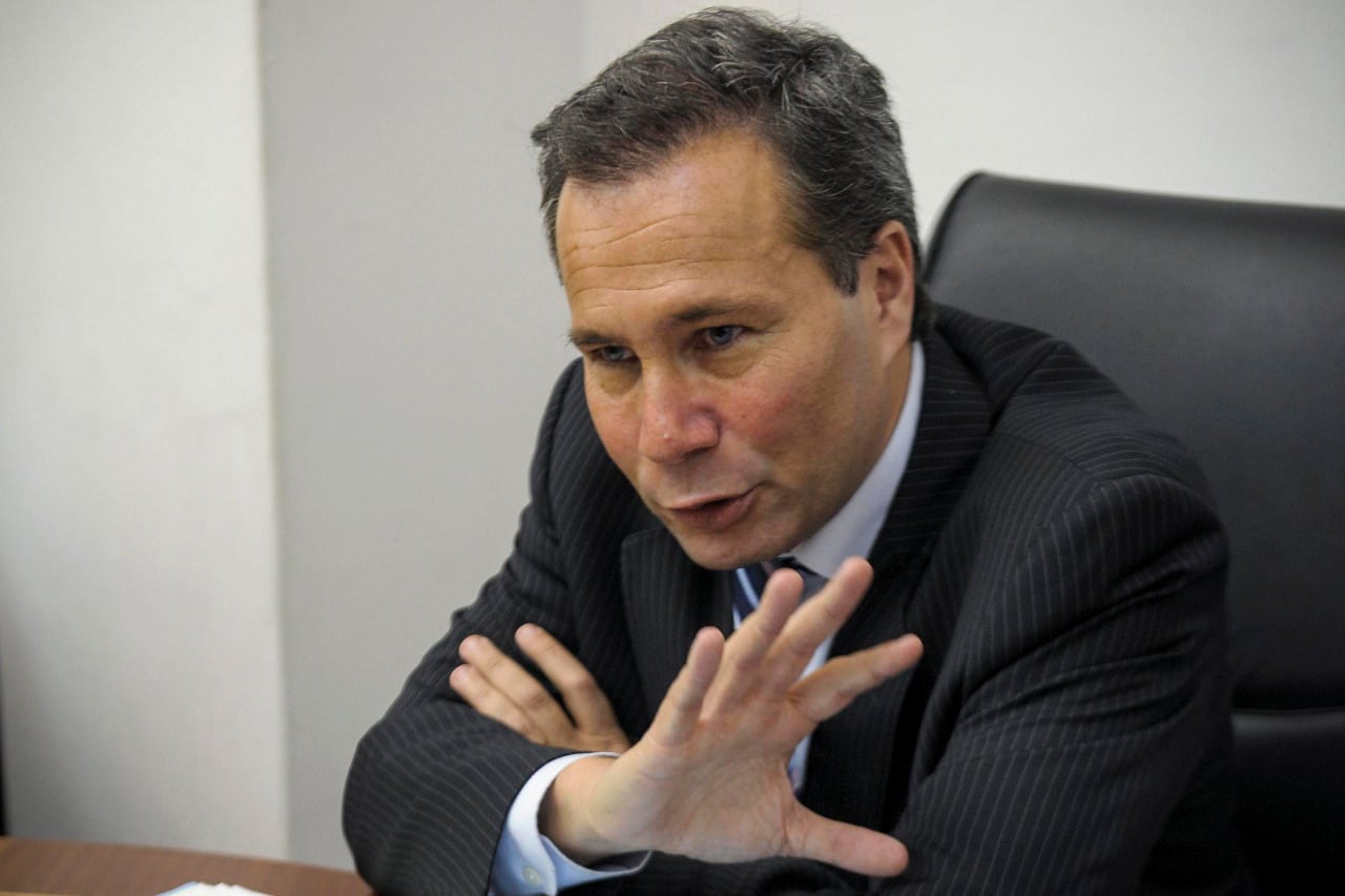 Según la denuncia, Santos amenazaba a Cocucci “con armas, videos y mensajes anónimos” para que no contara que cobraba por sus servicios prestados al fiscal Alberto Nisman.