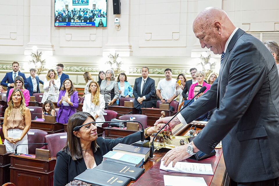 Bonfatti le tomó juramento a Clara García.